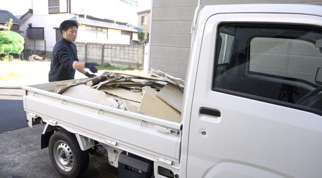 軽トラで工場に配送する