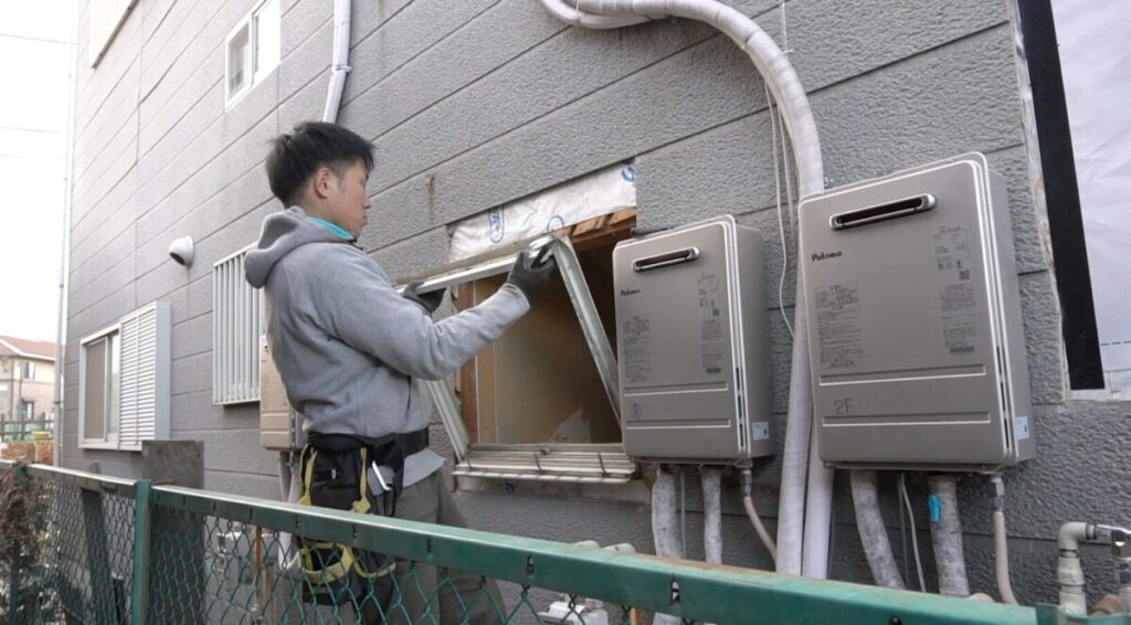 窓の取り付け07