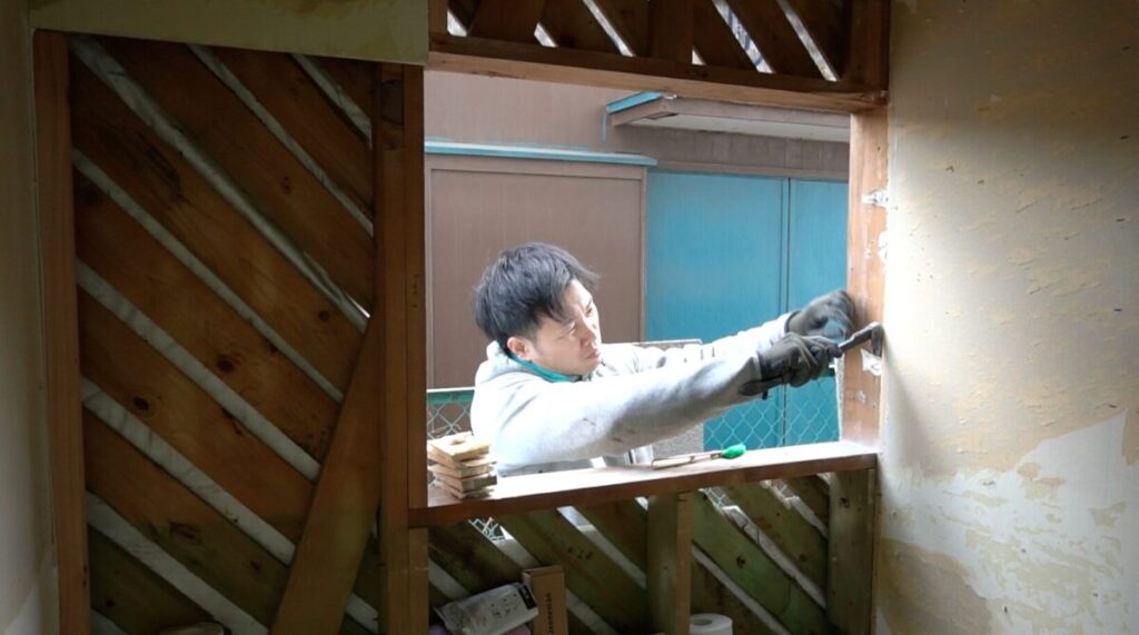 窓の取り付け08